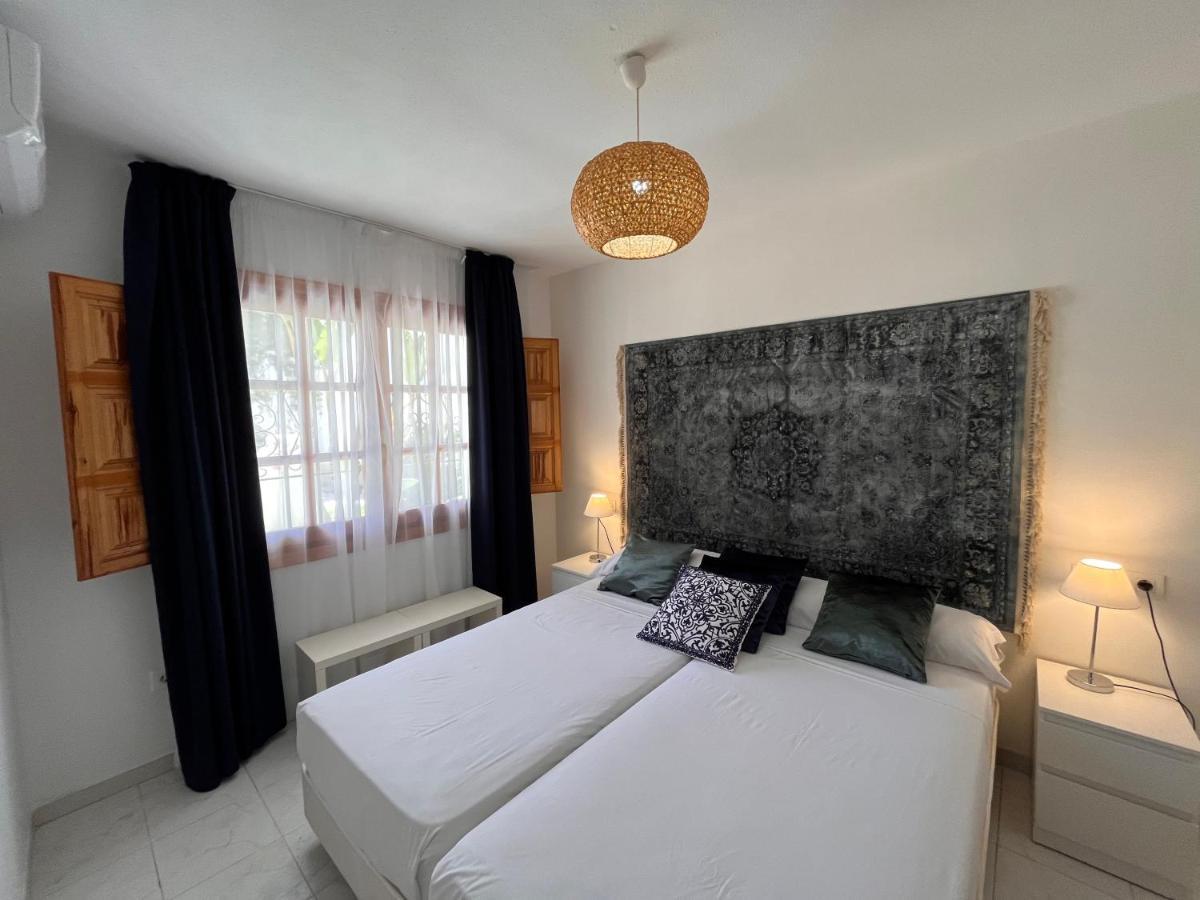 Dos Hermanas Coast Apartment *